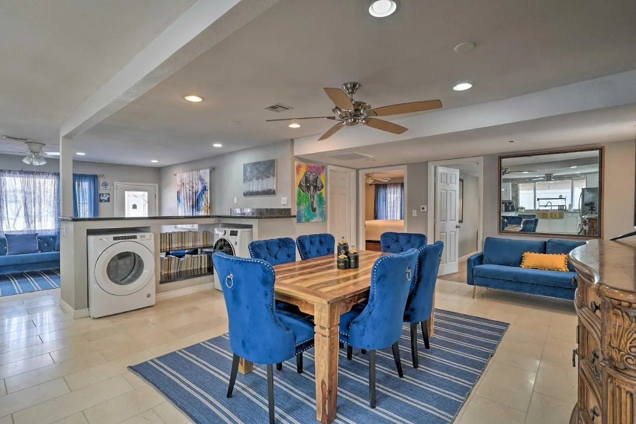 Casa vacanze Home With Private Pool - Near Las Vegas Strip! Stati Uniti