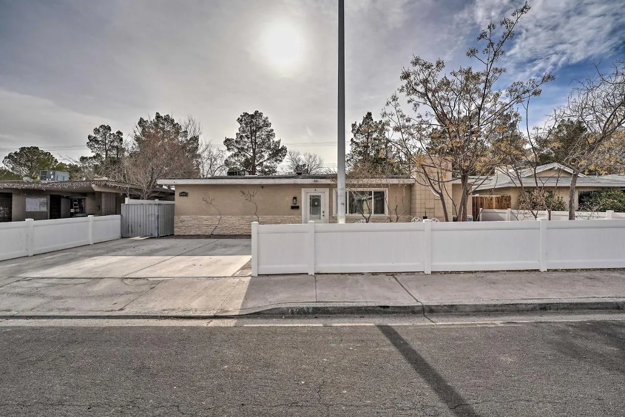 Home With Private Pool - Near Las Vegas Strip! 0*,