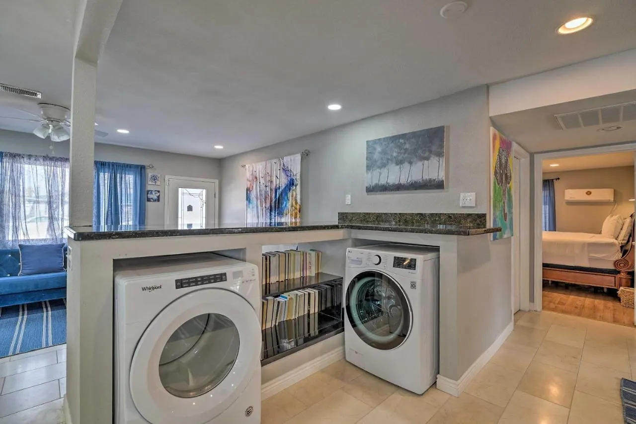 Home With Private Pool - Near Las Vegas Strip! 0*,  Stati Uniti