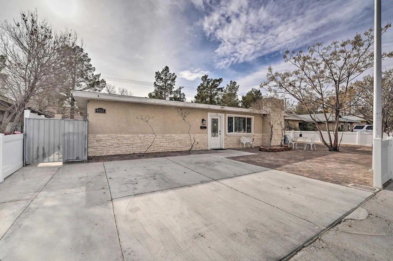 Home With Private Pool - Near Las Vegas Strip! 0*,  USA